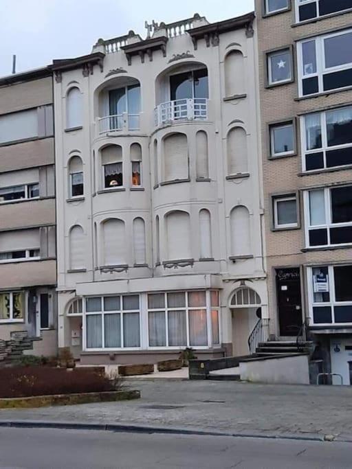 Villa Jean Gezellig Appartement Met Zeezicht Blankenberge Exterior photo